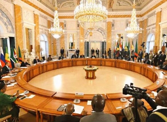 _AfricanSoil's tweet photo. 📍The BRICs Summit also currently taking place in Russia 

Russia is saying "We will assist you get your independence, fight for yourselves, food supply for free, let us know what you need"

Awu!🔥 when powerful socialist countries do the most

Umkhulu wenu aku-stress ngale?😂 https://t.co/hCNryx7Cvj