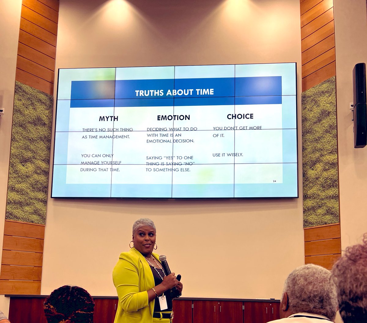 DrKimMonette's tweet photo. @AldineISD AP Conference @drrachelalex trained us on #Maximizingtime  vs managing our time. We’re ready to get the mmost out of our day. #AldineRising #aldineconnected https://t.co/wYE0GuwrmU