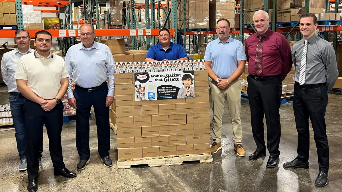 GreatPlainsFoodBank (@ndfoodbank) on Twitter photo We received an amazing donation Thursday of nearly 25,000 shelf-stable Giving Cow milks from <a href="/KempsCows/">Kemps</a>, <a href="/Hornbachers/">Hornbacher's</a> and Cass Clay Creamery that will go a long way to helping those in need! Thank you for your work in the fight to end hunger! Read more: greatplainsfoodbank.org/local-dairy-br… We received an amazing donation Thursday of nearly 25,000 shelf-stable Giving Cow milks from <a href="/KempsCows/">Kemps</a>, <a href="/Hornbachers/">Hornbacher's</a> and Cass Clay Creamery that will go a long way to helping those in need! Thank you for your work in the fight to end hunger! Read more: greatplainsfoodbank.org/local-dairy-br…