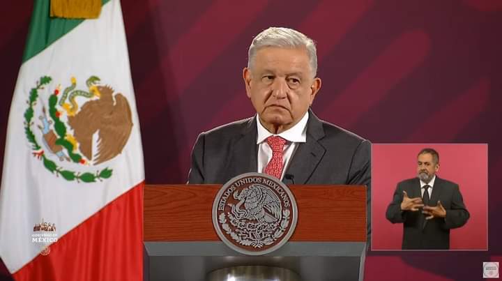 DescubiertoMx's tweet photo. #MAÑANERA || Una periodista declara que el gobierno de #Morelos, encabezado por Cuauhtémoc Blanco es ausente y que no se ha hecho nada por impulsar su economía, ante esto, López Obrador dijo no compartir esta información porque tiene otros datos. https://t.co/8k2VCDqd0b