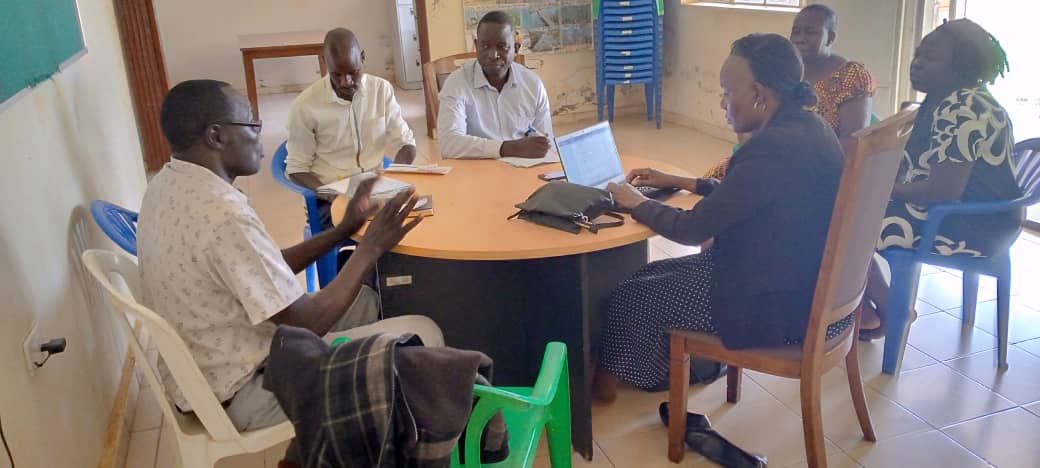 CiHold's tweet photo. #KNOWLEDGEGENERATION. Climax on spotlight study on foundational learning. CIDD-UG was blessed today to be joined by Dr Nakabugo the ED UWEZO Uganda. More interactions and technical backstoping here at pallisa District. https://t.co/mN9iQ6vztQ