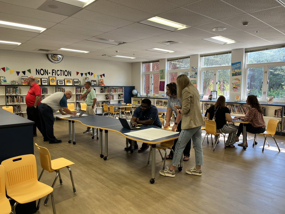 shadrak1's tweet photo. Chips for lunch! And NOT the tortilla kind! @FiriaLabsLife what a great addition to the @AplusCR CS Fundamentals lunch break! Thanks @RachelEvansEdD for bring them in! #mcsscomputerscience https://t.co/yYQ8Nwyo0N
