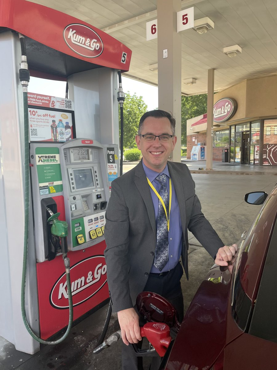 StephenHall_PR's tweet image. I am honored to support @Foundation4SPS today by filling up my tank to benefit the #Gallons4Growth fundraiser. 5 cents from every gallon of gas sold through Kum &amp;amp; Go today will benefit the Foundation in support of @officialSPS students &amp;amp; classrooms. #SupportSPS