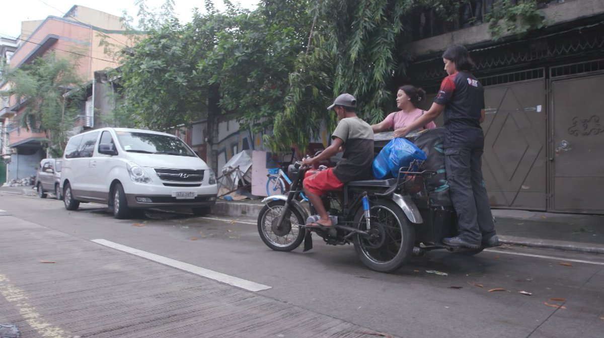 IWitnessGMA's tweet photo. Paano mamuhay ng walang permanenteng tirahan? Aalamin ito ni Kara David sa kanyang pinakabagong dokumentaryo, #IsangDekadaIsangKariton, 10:15 PM ngayong Sabado sa GMA!

#IWitness https://t.co/4w5sYs7nI3