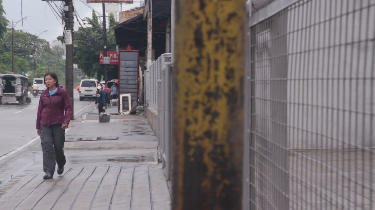 IWitnessGMA's tweet photo. Paano mamuhay ng walang permanenteng tirahan? Aalamin ito ni Kara David sa kanyang pinakabagong dokumentaryo, #IsangDekadaIsangKariton, 10:15 PM ngayong Sabado sa GMA!

#IWitness https://t.co/4w5sYs7nI3