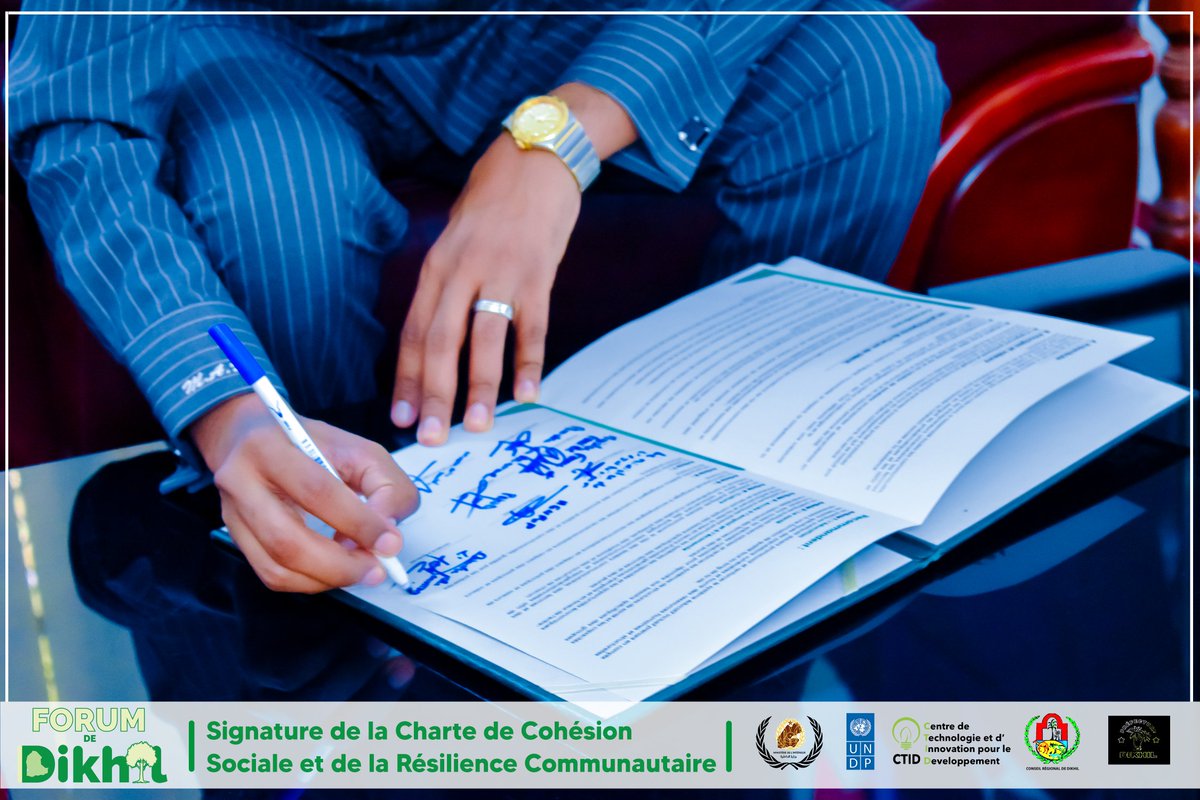 ForumDeDikhil's tweet photo. [#𝗙𝗼𝗿𝘂𝗺𝗱𝗲𝗗𝗶𝗸𝗵𝗶𝗹]

📸✍️de la 𝗖𝗵𝗮𝗿𝘁𝗲 de Cohésion Sociale et la Résilience Communautaire par 𝗠𝗼𝗵𝗮𝗺𝗲𝗱 𝗠. 𝗔𝗯𝗱𝗼𝘂𝗹𝗸𝗮𝗱𝗲𝗿 𝗛𝗲𝗹𝗲𝗺,Ministre de l’Environnement et du Développement Durable qui s'engage à son tour en faveur de cette cause🇩🇯

#Djibouti https://t.co/GPmx34BkJK