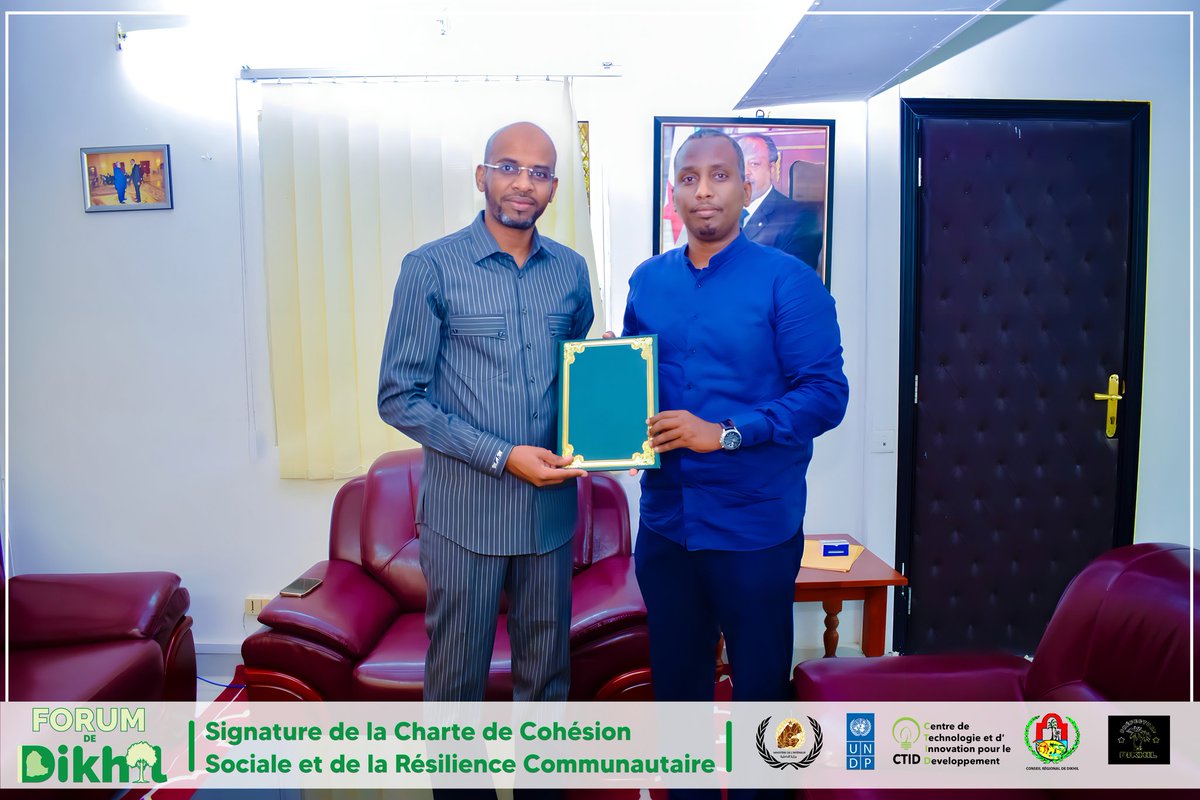 ForumDeDikhil's tweet photo. [#𝗙𝗼𝗿𝘂𝗺𝗱𝗲𝗗𝗶𝗸𝗵𝗶𝗹]

📸✍️de la 𝗖𝗵𝗮𝗿𝘁𝗲 de Cohésion Sociale et la Résilience Communautaire par 𝗠𝗼𝗵𝗮𝗺𝗲𝗱 𝗠. 𝗔𝗯𝗱𝗼𝘂𝗹𝗸𝗮𝗱𝗲𝗿 𝗛𝗲𝗹𝗲𝗺,Ministre de l’Environnement et du Développement Durable qui s'engage à son tour en faveur de cette cause🇩🇯

#Djibouti https://t.co/GPmx34BkJK