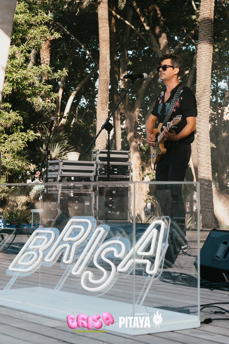 MHDiscografica's tweet photo. 🌴🌴 Recordando el paso de @wearepeninsular por el @festival_brisa 😎😎 https://t.co/rTVzlwHpTp