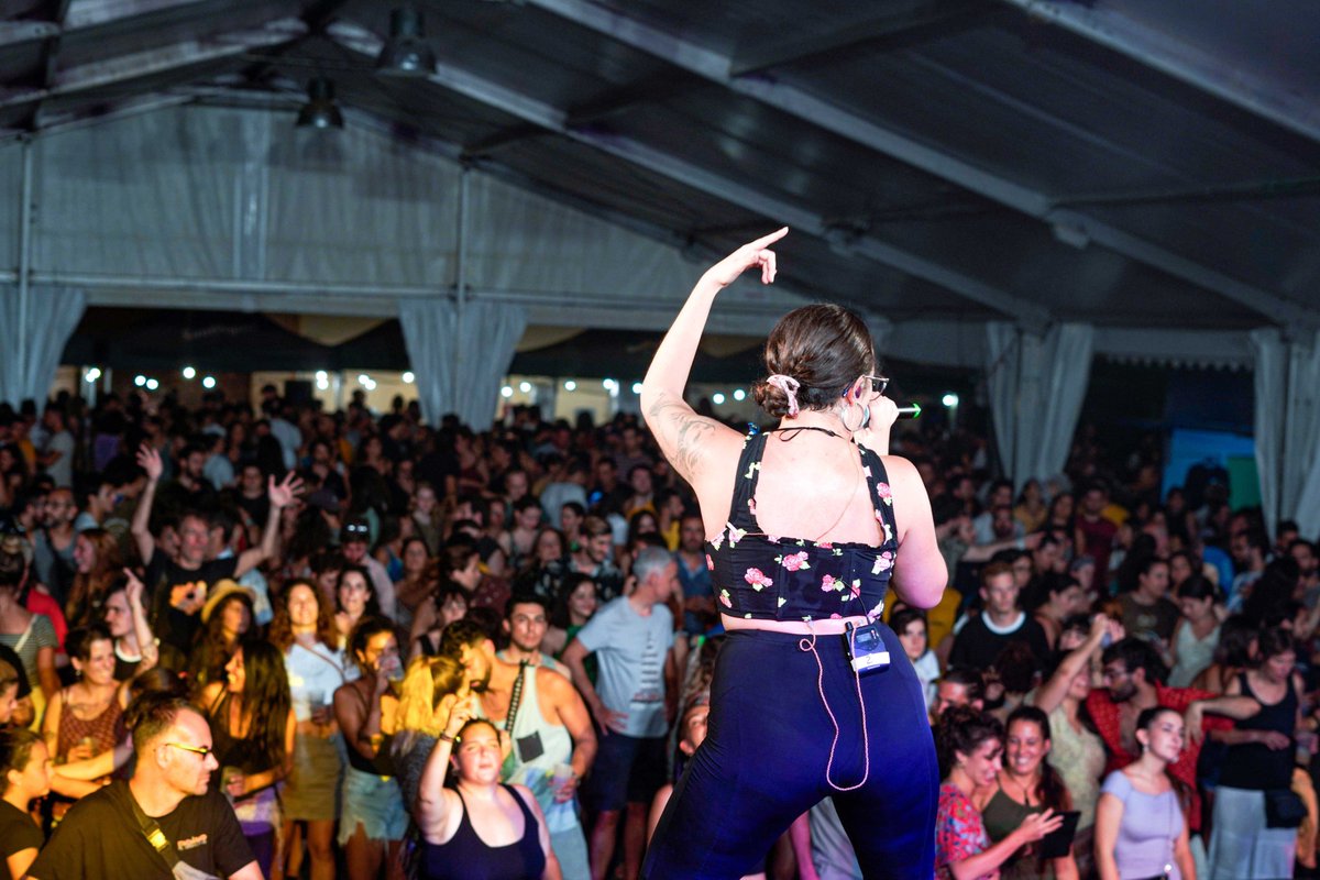 🎶La <a href="/fmentitats/">Festa Major d'Entitats</a> de #Vilanova arrenca amb activitats culturals per a tots els públics.

🎲Entre les novetats, concurs d’escalabirres, un vespre de monòlegs, el Ball del Vot del Poble, una xerrada antirepressiva i una tarda de jocs per a la canalla.

➡️ tuit.cat/i7mZQ