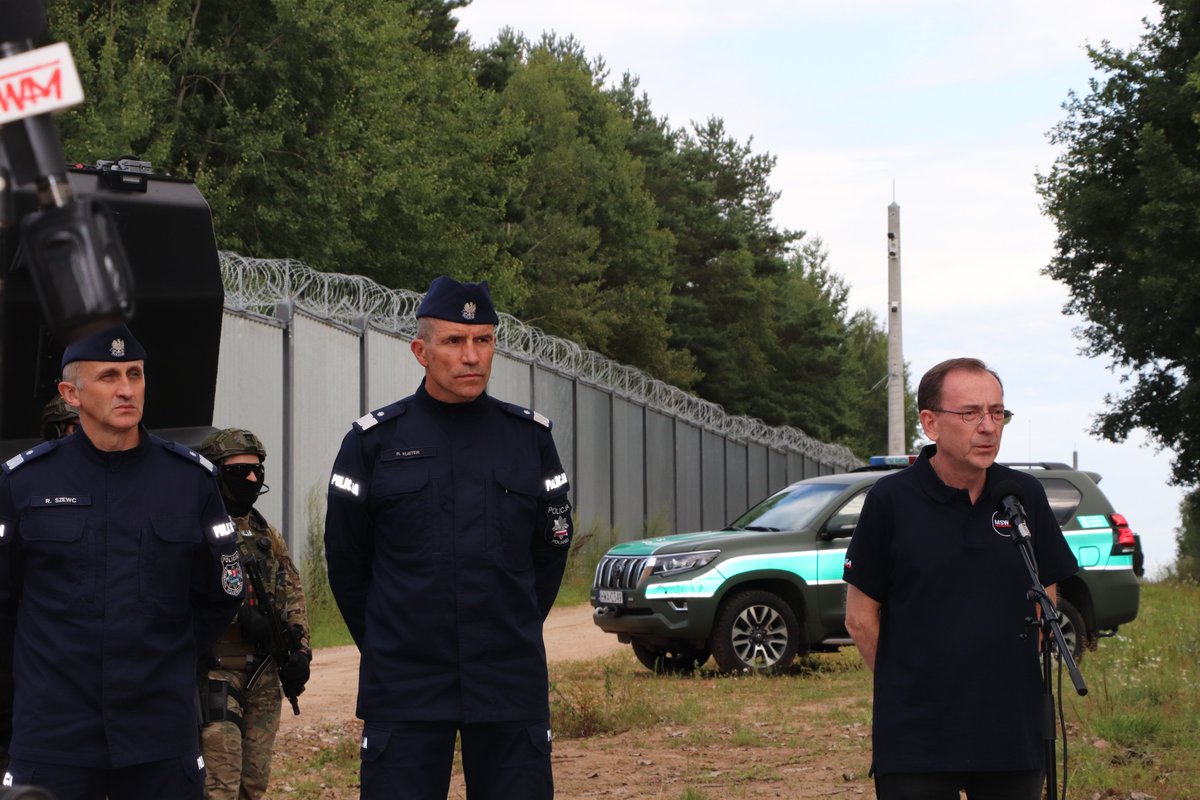 Жыхары Падляшша сёння знаходзяцца і далей будуць у бяспецы - запэўніў у Крынках кіраўнік Міністэрства ўнутраных спраў і адміністрацыі Марыюш Камінскі. 
Ён падкрэсліў, што прадстаўнікі пагранічнай службы, войска і паліцыі вельмі добра падрыхтаваныя. 

racyja.com/palityka/minis…