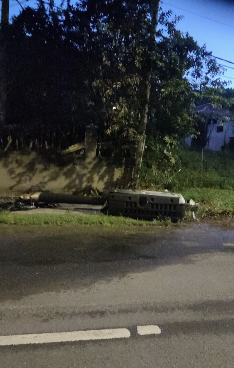 #Guadeloupe Le radar de Cocoyer au Gosier a été incendié en moins de 24h après son installation 🔥🚒

Photo RS