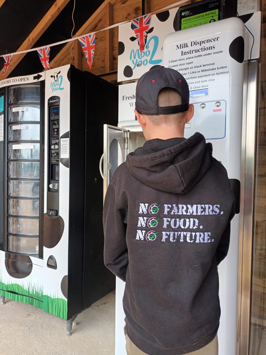 Summer holidays are well underway at Moo2yoo! The little helpers are working hard to help us on the farm! They are being paid handsomely in milkshakes🤣👌🥛🐄 #nextgeneration #backbritishfarming #grassmen #tractormad #moo2yoo #milkshake #supportlocal