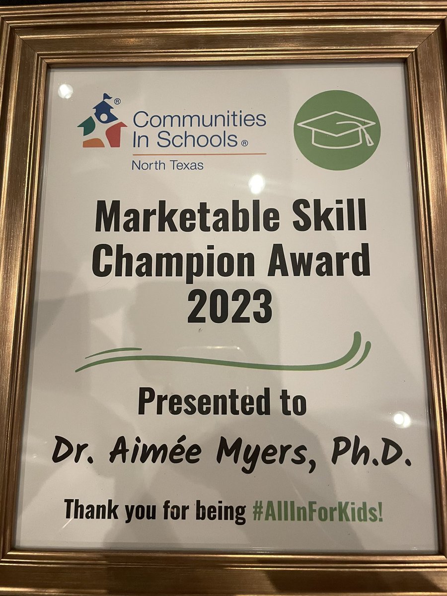 aimeecmyers's tweet photo. Beyond honored to receive this award from Communities in Schools North Texas! Such a wonderful surprise this morning from a wonderful organization! https://t.co/O40cxMdQT8