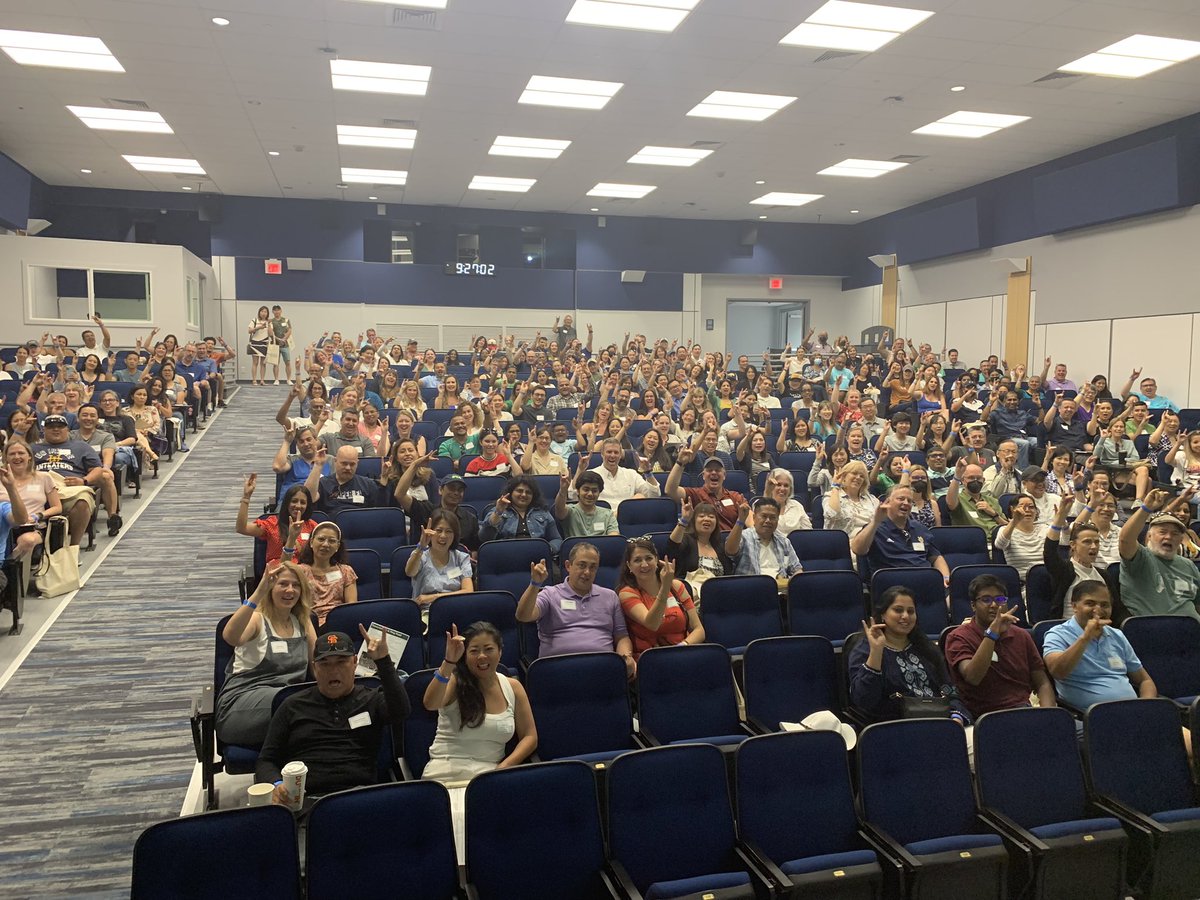 UCI Families starting the day with a #zotzotzot @UCIrvine