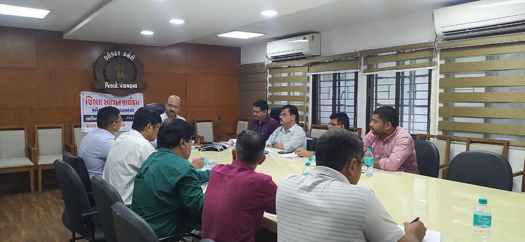 CollectorGodhra's tweet photo. જિલ્લા સહકારી વિકાસ સમિતી(DCDC)ની રચના કરી પ્રથમ બેઠક કરી તેને સંલગ્ન કામગીરી અંગે સમજૂતી મેળવી સહકાર ક્ષેત્રને વધુ સુદ્રઢ કરવા આયોજન કરવા સબંધિત અધિ.શ્રીઓ સાથે ચર્ચા કરી જરૂરી સૂચનાઓ આપવામાં આવી.@CMOGuj @kuberdindor @rmanjhu @GujAgriDept https://t.co/cjLEU2DIHW