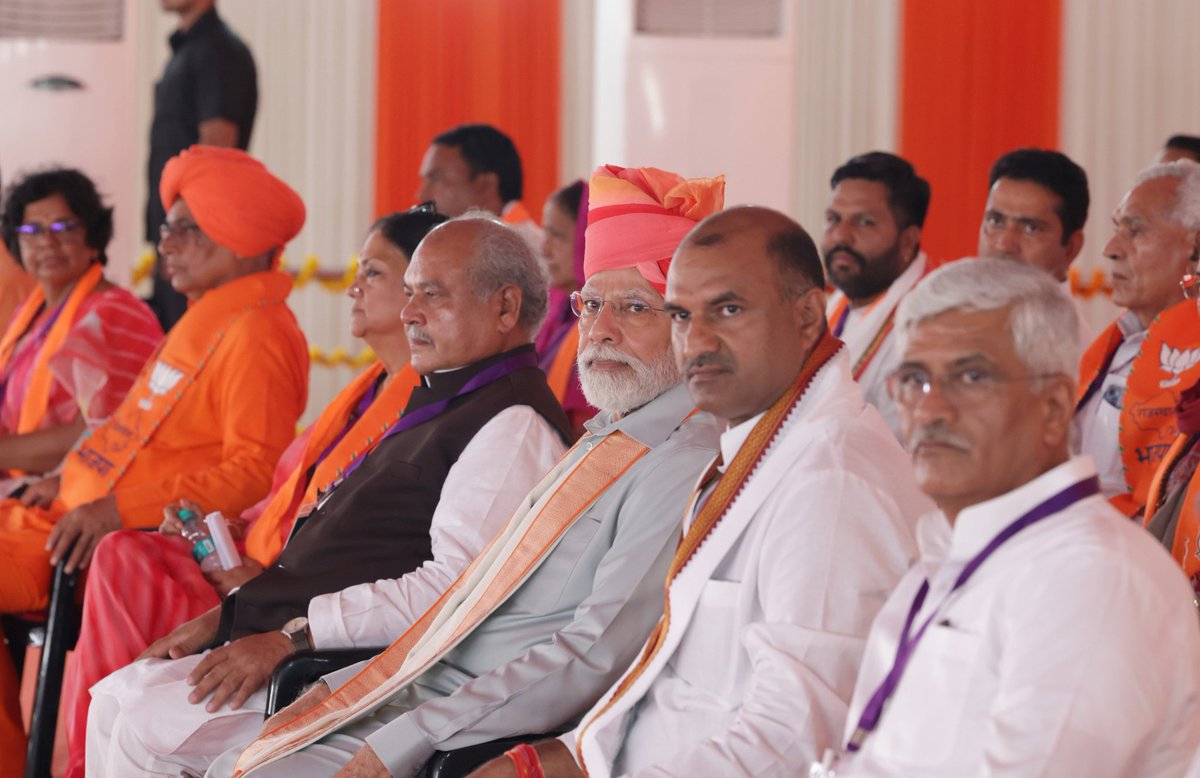 VijayaRahatkar's tweet photo. Electrifying response in Sikar Rally of our beloved Shri @narendramodi ji...
#राजस्थान_में_मोदी_मोदी 
#नहीं_सहेगा_राजस्थान https://t.co/0weykQwxAT