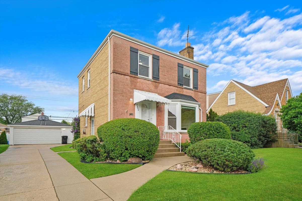 habloft's tweet photo. Listing Address: 7352 N Oleander Avenue, Chicago, IL 60631

Listing Price: $677,700

Schedule a showing and request more information here: https://t.co/8WD5Bi0oEj https://t.co/GRcli6nnRP