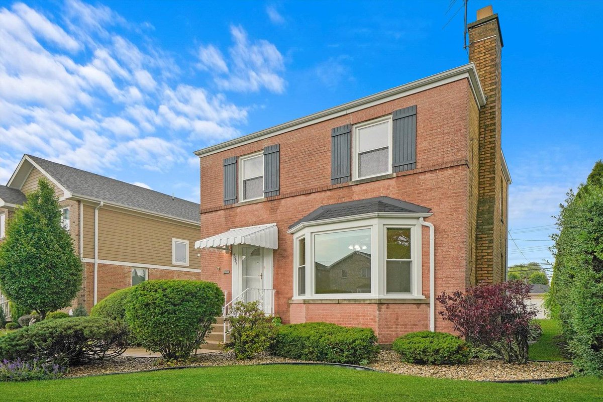 habloft's tweet photo. Listing Address: 7352 N Oleander Avenue, Chicago, IL 60631

Listing Price: $677,700

Schedule a showing and request more information here: https://t.co/8WD5Bi0oEj https://t.co/GRcli6nnRP