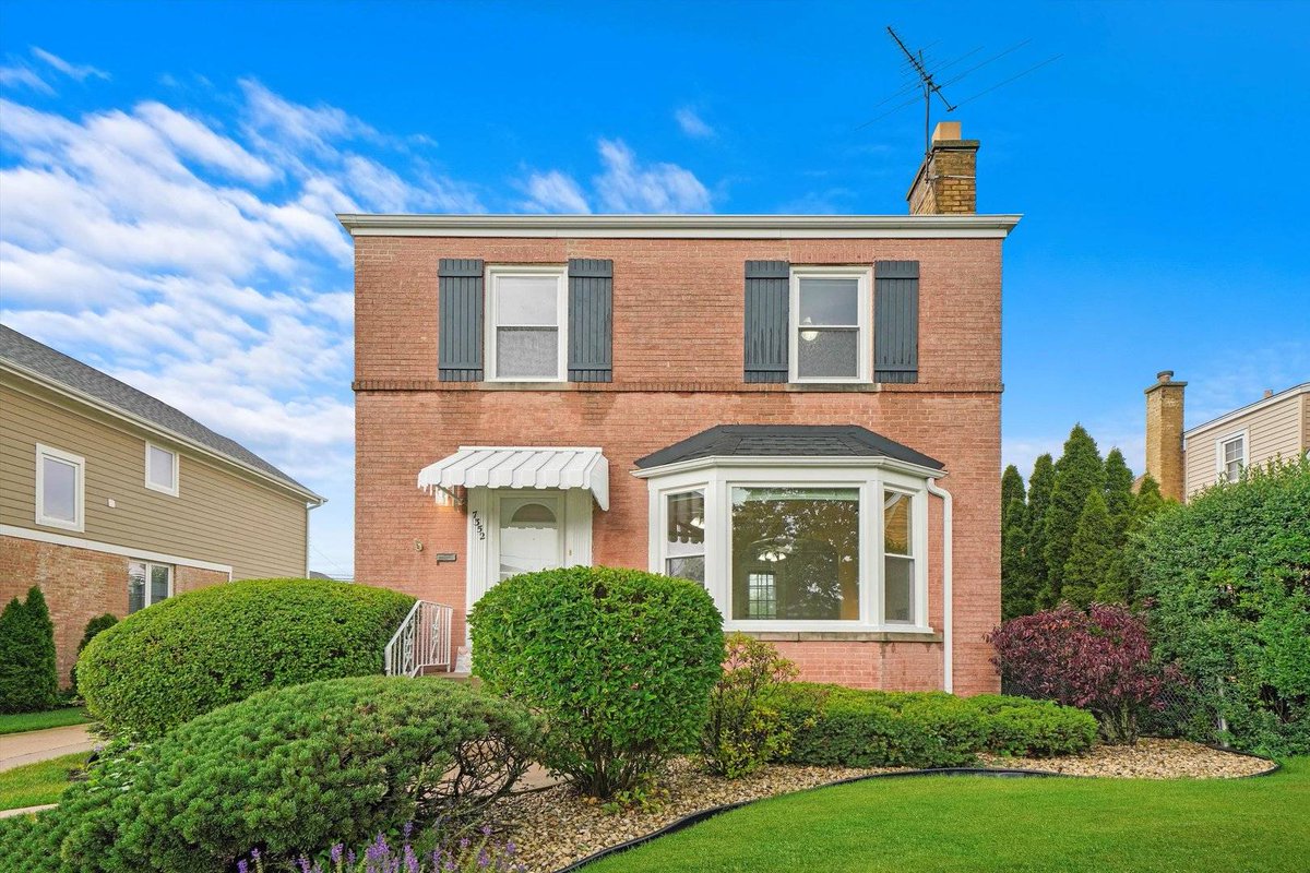 habloft's tweet photo. Listing Address: 7352 N Oleander Avenue, Chicago, IL 60631

Listing Price: $677,700

Schedule a showing and request more information here: https://t.co/8WD5Bi0oEj https://t.co/GRcli6nnRP