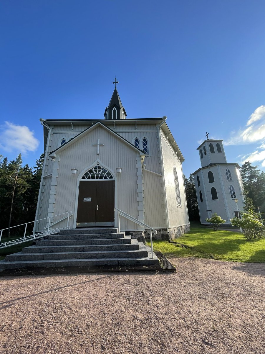 Reposaaren kirkko, Norwegian style wooden fell church, #Reposaari, #Pori, western #Finland. Wonderful place to get married - I should know. 🫶🏻❤️