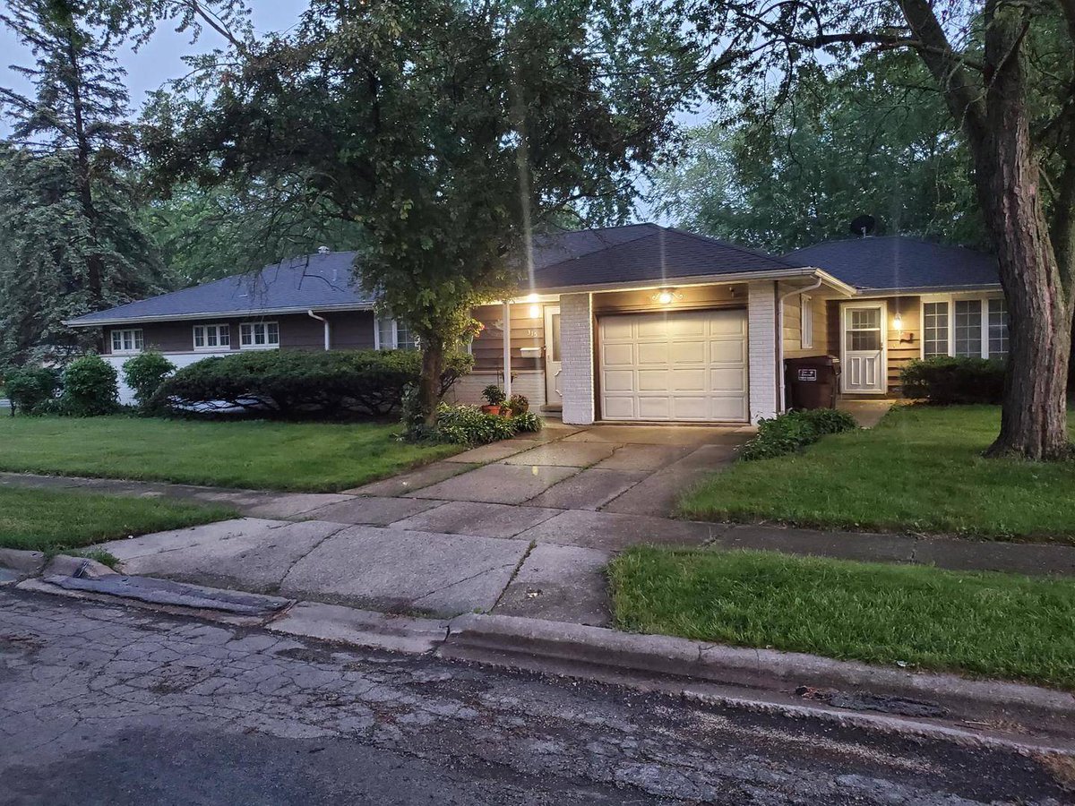 habloft's tweet photo. 315 Wayne Street, Park Forest, IL 60466 just hit the market!

Take a look at this awesome space: 

https://t.co/jUGrFVtAa7 https://t.co/TjnyLxbfrb
