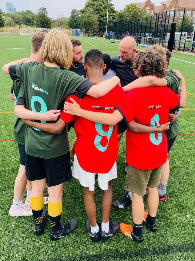 Great to have my boots back on and spend time with the @DallaglioRW team training with the @SouthwarkTigers thank you to @SamsungUK and @EveningStandard for helping to set up the session. Lots of energy and commitment from all the boys finished off nicely with a slice of pizza.