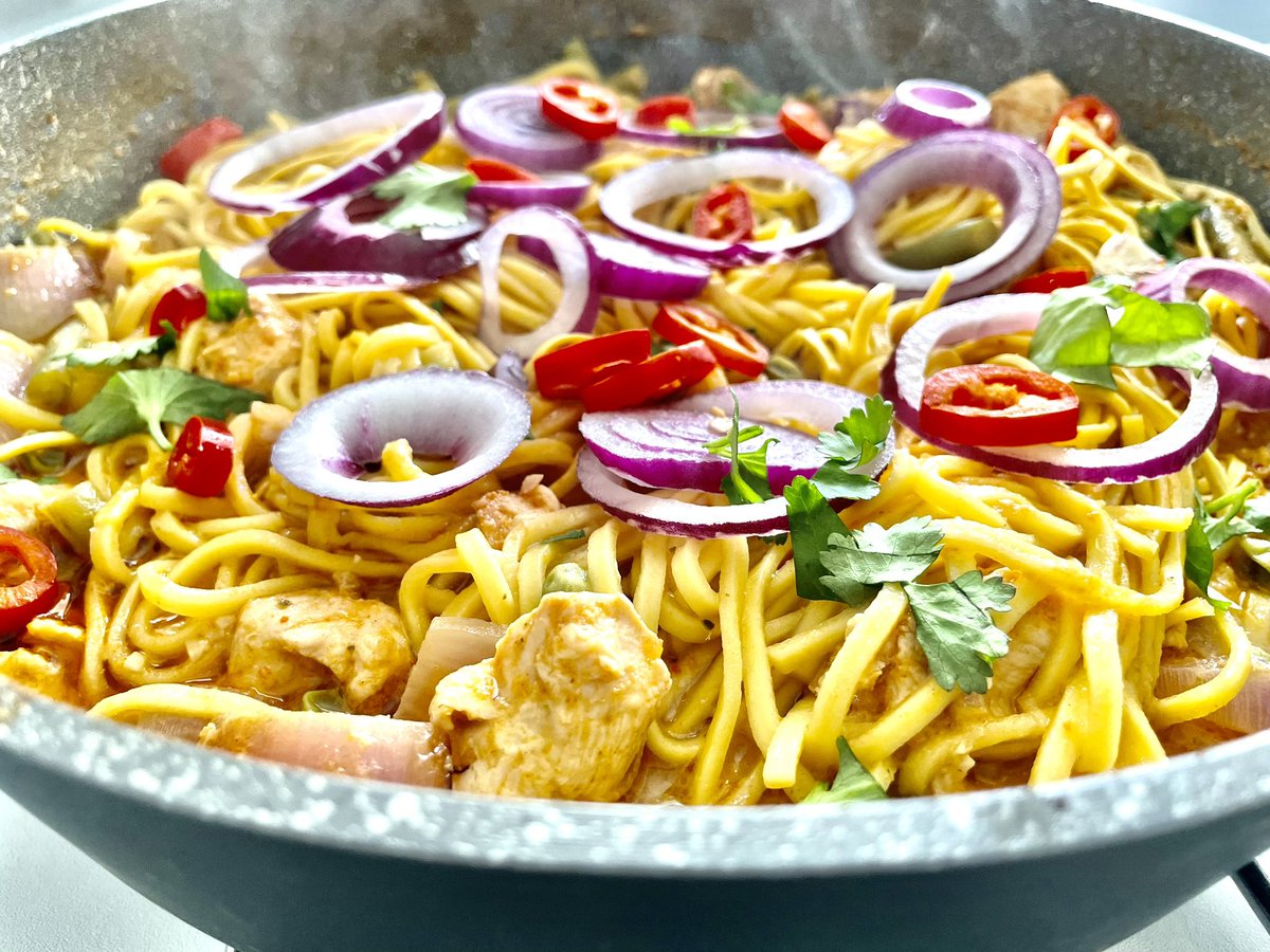 gary_cockaday's tweet photo. Thai inspired Chicken noodles
#ThursdaySupper https://t.co/bK55SM5e1q