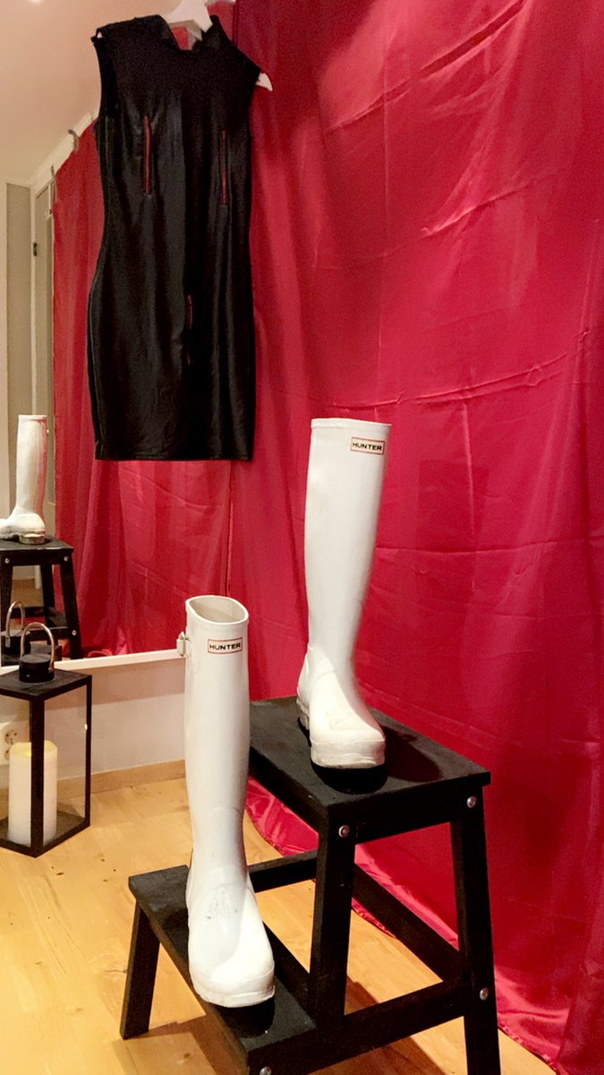 Getting ready to dress up and have some fun 😈
#hunterwellies #Wellies #Hunter #rubberboots #wetlookdress #bootfetish #femdom #Mistress #FOOTFETİSH #Domme #Domina