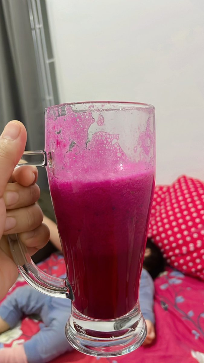 lindarusdii's tweet photo. Selamat sahur.. Strawberry + buah naga + kurma #10muharram https://t.co/S8KtoveqyR