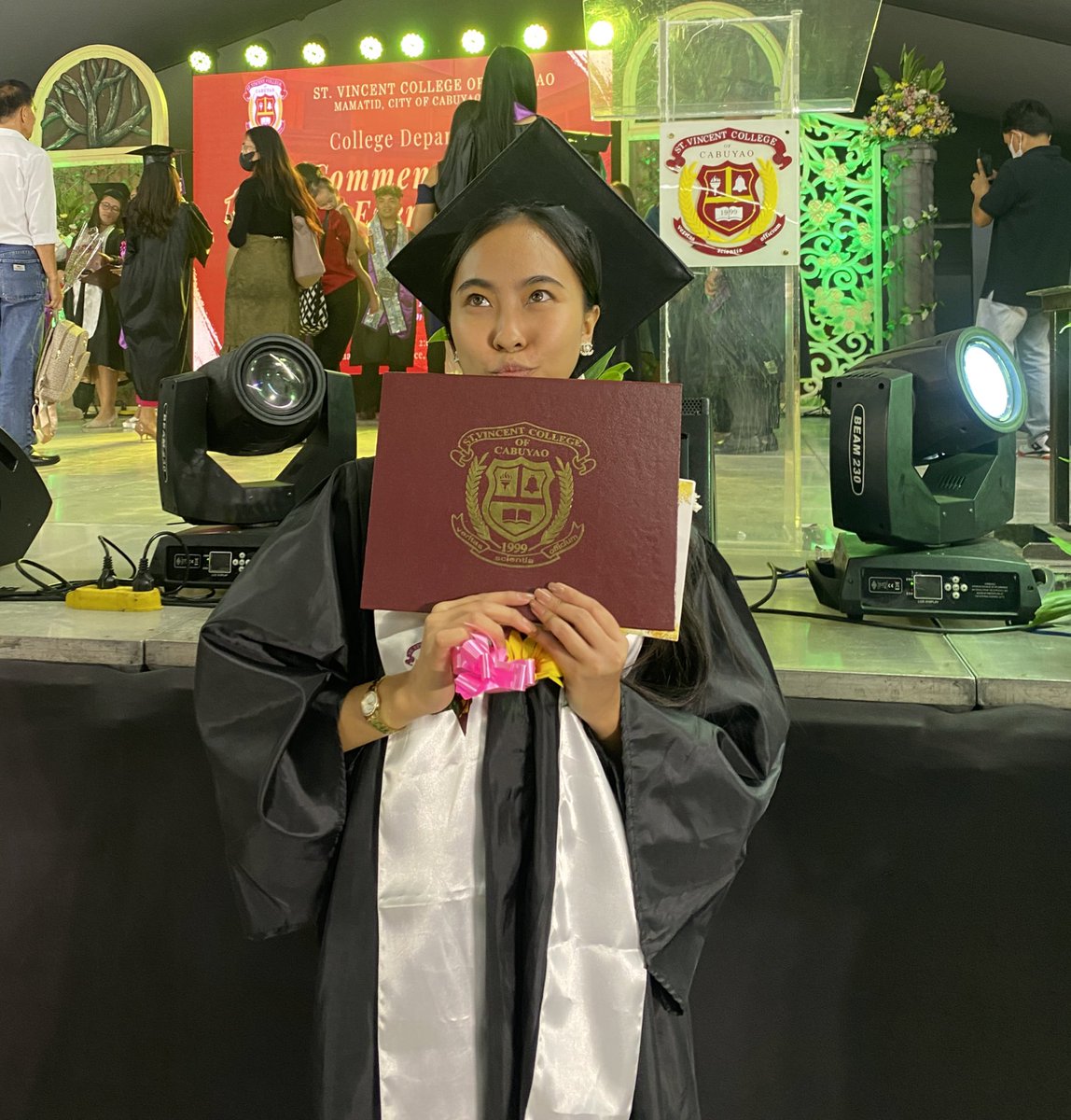 ercpsqsa's tweet photo. finally a degree holder 🎓 https://t.co/hzldq0X8Vs