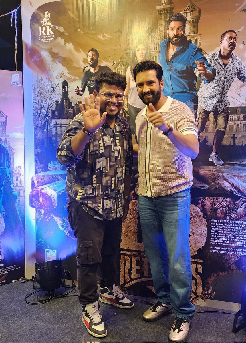 PakodaBoyz's tweet photo. Met Santhanam Anna at 4Frames Preview Show... Fun-filled @iamsanthanam 

#DDReturns #Jailer #TamilCinema #Food https://t.co/xNEwJkzRdd