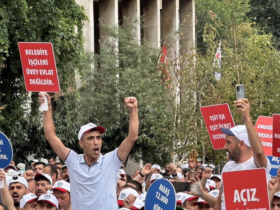 Artık mızrak çuvala sığmıyor. Belediye şirket işçileri haklarını sokakta arıyor helal olsun sokağa inen mücadele arkadaşlarımıza 👏🏻👏🏻👏🏻 #BelediyeİşçileriSusmaz