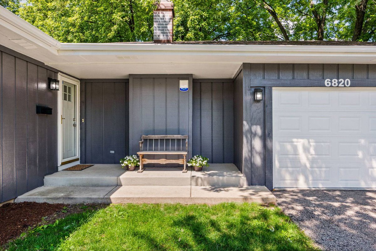 habloft's tweet photo. Another one under contract!
The seller received multi offers with just 2 days on the market.

6820 Plumtree Lane, Hanover Park, IL 60133 just hit the market!
Take a look at this awesome space: https://t.co/L2uMe6ZeaG https://t.co/XIDLaMMOKe