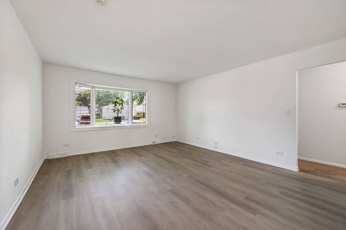 habloft's tweet photo. Another one under contract!
The seller received multi offers with just 2 days on the market.

6820 Plumtree Lane, Hanover Park, IL 60133 just hit the market!
Take a look at this awesome space: https://t.co/L2uMe6ZeaG https://t.co/XIDLaMMOKe