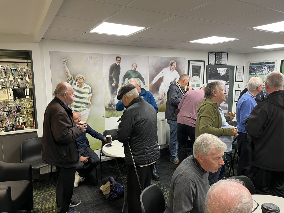 Many thanks to Burnside Hotel @Burnsidehotel1 for sponsoring todays food at cathkin park for @FootballMemSco @alzscot great knowledge shared today plus a wonderful initiative to help others @jamiebhoy2009 @ACSOMPOD @celticbars @Celticnewsnow @GlasgowWorldUK @ticgran @Hampdeners