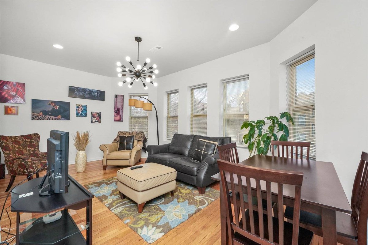habloft's tweet photo. Take a look at this great condo. 
8158 S Drexel Avenue #2, Chicago, IL 60619 

Take a look at this awesome space: https://t.co/AHpluQGSrx 
#Habloft #HabloftGlobal https://t.co/PG6hFKE0fG