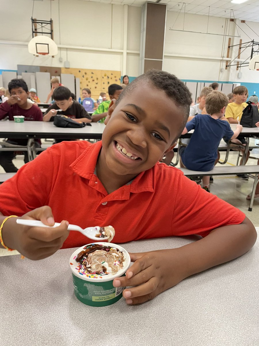 MusicalMrsGfcps's tweet photo. THANK YOU South Mountain Creamery for donating a delicious treat to our wonderful MPS, MES, WFES &amp; MYES Elevate kiddos! It was a sweet way to end a wonderful summer 🍦even our teachers got in on the Yummy Treat! @FCPSElevate @FCPSMaryland @ktbittle https://t.co/Q8OhSRItD6