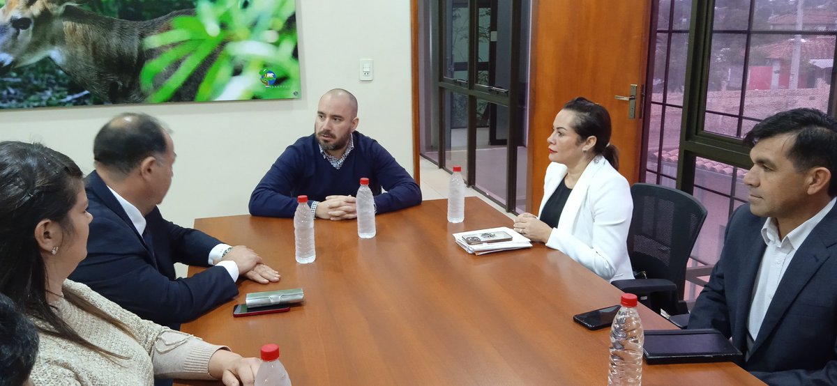 CONADERNA PARAGUAY (@conadernapy) on Twitter photo #AHORA Los Senadores <a href="/JuanAfara/">Juan Eudes Afara</a> y <a href="/noepettersc/">Noelia Cabrera Petters</a> se reúnen con el ministro del Ambiente <a href="/arieloviedo/">Ariel Oviedo</a> para plantear la necesidad de acelerar las gestiones tenientes al inicio de las obras de recuperación de las Dunas de San Cosme y Damián #AHORA Los Senadores <a href="/JuanAfara/">Juan Eudes Afara</a> y <a href="/noepettersc/">Noelia Cabrera Petters</a> se reúnen con el ministro del Ambiente <a href="/arieloviedo/">Ariel Oviedo</a> para plantear la necesidad de acelerar las gestiones tenientes al inicio de las obras de recuperación de las Dunas de San Cosme y Damián