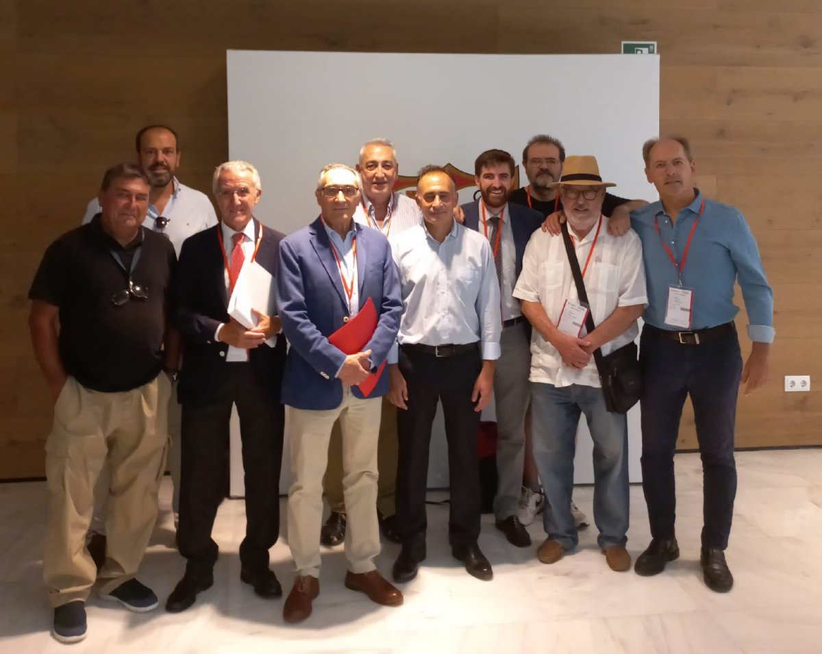 Nuevamente el Sr Del Nido, ha querido silenciar la voz de los accionistas minoritarios representados por AU.

Defenderemos a nuestros agrupados que representan casi el 17% del accionariado del SFC, y, pese a quien le pese, nuestras más de 3700 acciones tendrán voz y voto hoy.