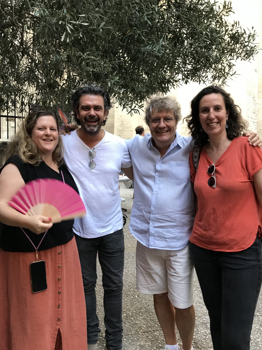 LaSceneIndep's tweet photo. Apéro’pro @lasceneindependante au pied du Palais des Papes au #RougeGorge le 12 juillet  #Off23 @festOffAvignon #spectacle #festival #avignon https://t.co/fn6neCy4rr