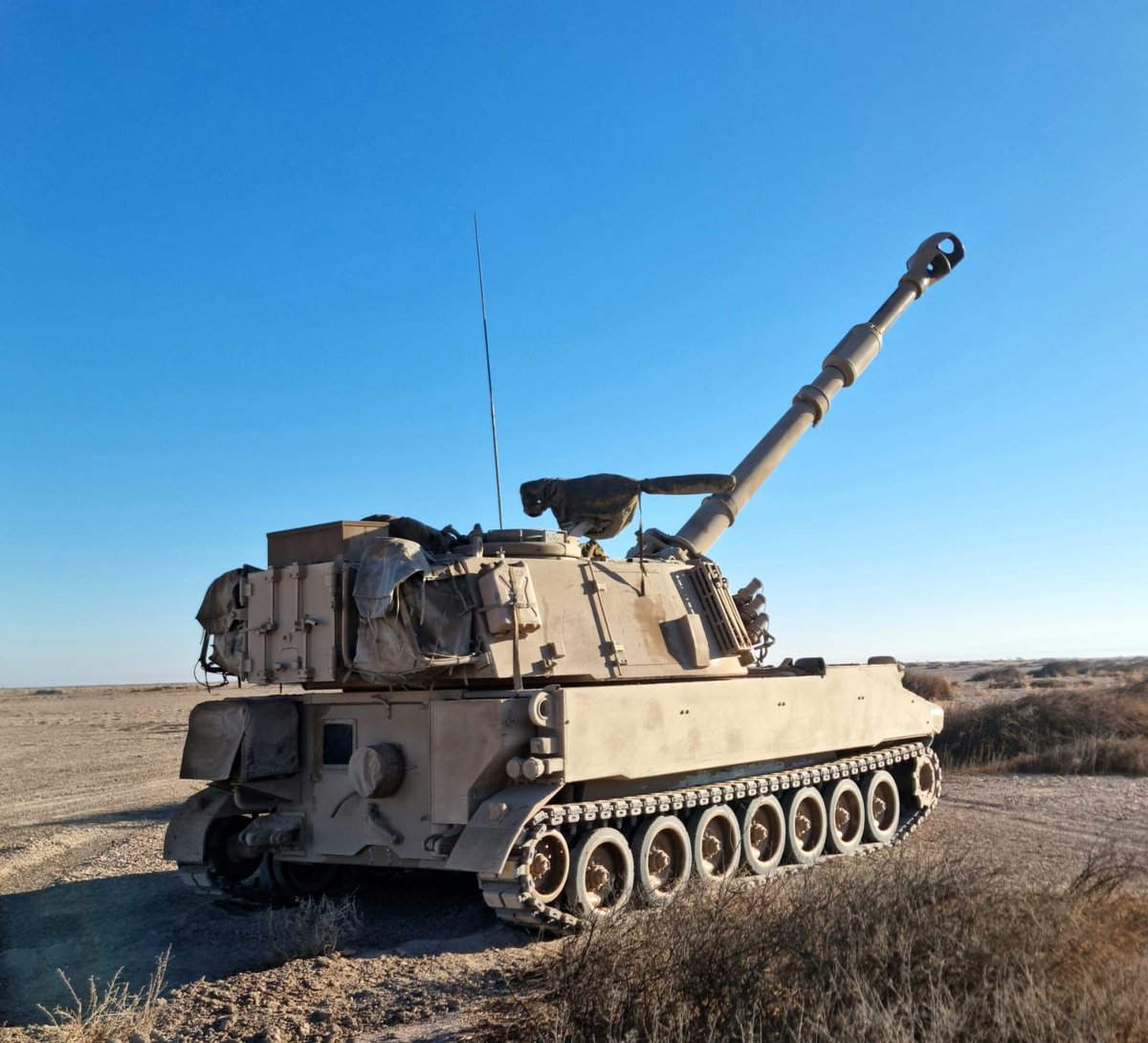 El Grupo de Artillería N°9 “Salvo” ejecutó un ejercicio de Tiro de Artillería.
Con los estresores del sueño y clima del desierto más árido del mundo como protagonistas, el ejercicio tuvo una duración de 38 horas continuas. #InstrucciónYEntrenamiento