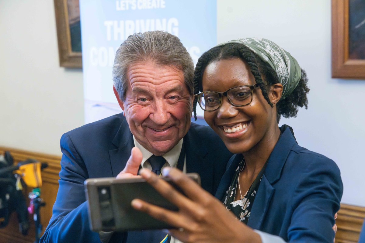 IdeasTest's tweet photo. Smile please🙂
#MakeWaves Alumni, Dani Osoba sharing the limelight with #GordonHendersonMP at last week's parliamentary event💫
#CreateYourPlace #CPPNetwork
@ACE_national #LetsCreate https://t.co/8NQ98EkQgd