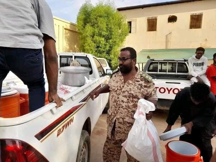 HkZuk's tweet photo. 🔵 قوة من منطقة وادي سيدنا بقيادة بطلنا النقيب م.محمد سليمان تقوم بتوزيع الوجبات الغذائية الى شبابنا في لجان المقاومة المتطوعين و الكوادر الطبية في مستشفى النو .. https://t.co/BezpuvluVB