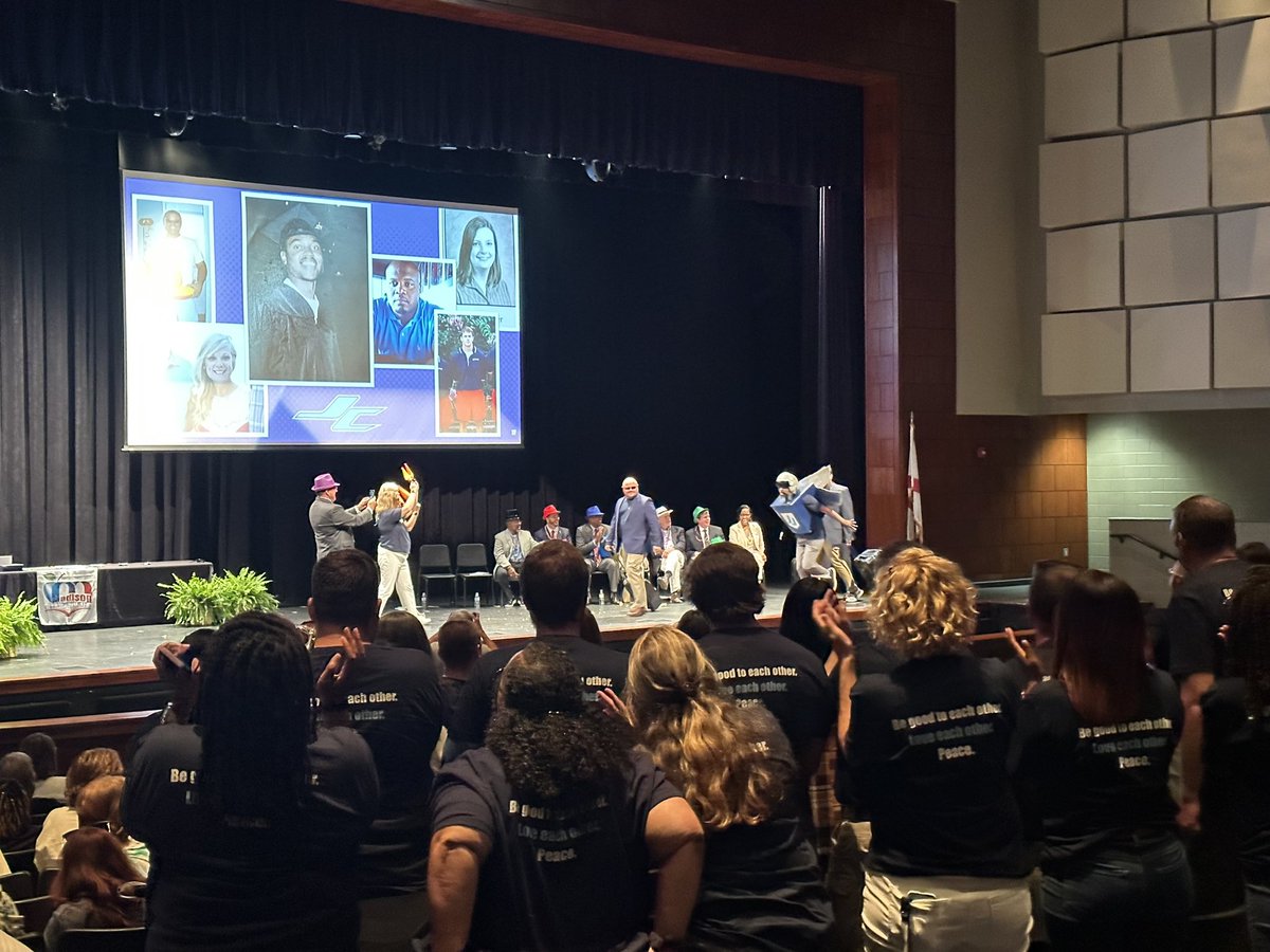 Great way to kick off a new year with some competitive school spirit! <a href="/madisonschools/">Madison City Schools</a> was the Journey glitter bomb for me 😆✨but they all were top notch! <a href="/BobJonesHigh/">Bob Jones Patriots</a> <a href="/DrKLDonaldson/">Kerry Donaldson Jr.</a> <a href="/LIONSLMS/">Liberty Middle</a> <a href="/DMSPanthers1/">Discovery Middle</a> <a href="/James_Clemens/">James Clemens</a>