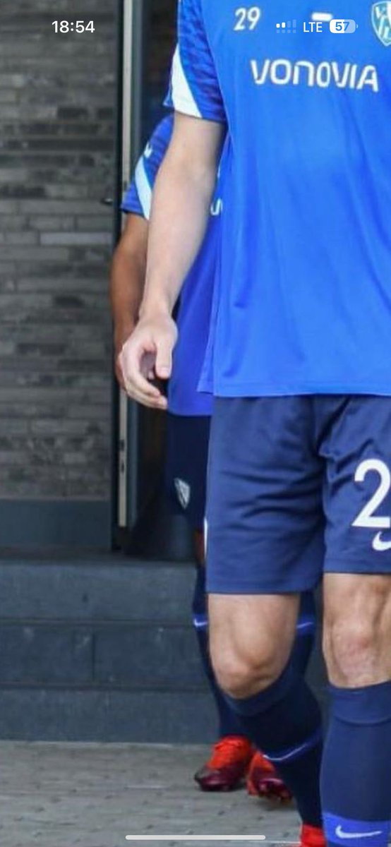 MarvSoccerfreak's tweet photo. #Leitsch #s04
Bilder auf Instagram gelöscht aus der Mainz Zeit… gleiche Beine, gleicher Daumen… heißt das was ?

@s04 https://t.co/Yk5QOx5QsU