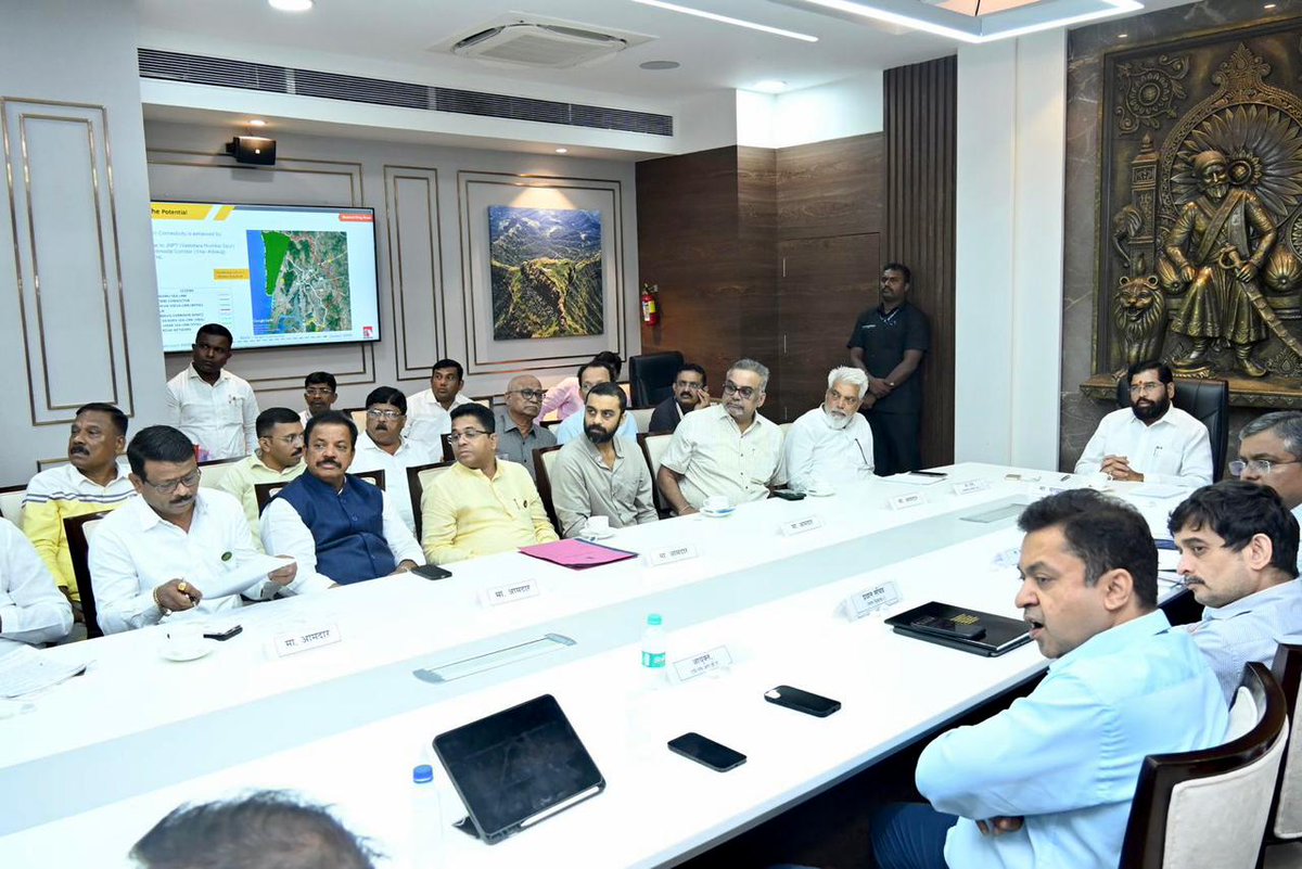 kshitijhthakur's tweet photo. In our meeting with the Maharashtra CM Shri Eknath Shinde ji, the proposal of multi-modal corridor was sanctioned. Originally, the corridor was from JNPT to Naigaon, but will now be extended up to Virar. The dream project will connect one end of the city to the other
#VasaiVirar https://t.co/6BLEFXlwTj