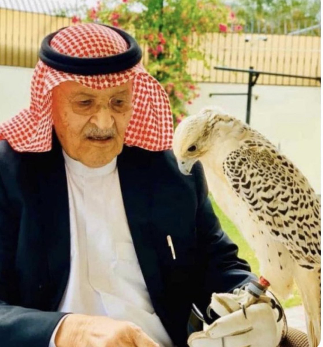 i_501a's tweet photo. بقلوب مؤمنة بقضاء  الله وقدرة انتقل إلى رحمة الله تعالى  شيخ مشايخ عنزة الشيخ متعب بن محروت  آل هذال  نسأل الله العلي العظيم أن يتغمده برحمته ويسكنه فسيح جناته إنا لله وإنا إليه راجعون https://t.co/CgL02Dlkip