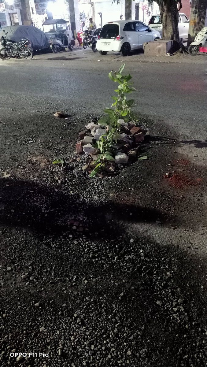 Yeh dekhiye nagar nigam ka kaam abhi yahan par barish nahi ho rahi hai , lekin phir bhi road ki halat dekhiye, on the road pipe line se water nikal Raha aur road par kai log ghayal ho rahe hai , lekin koi bhi isko dekhne wala nahi hai.