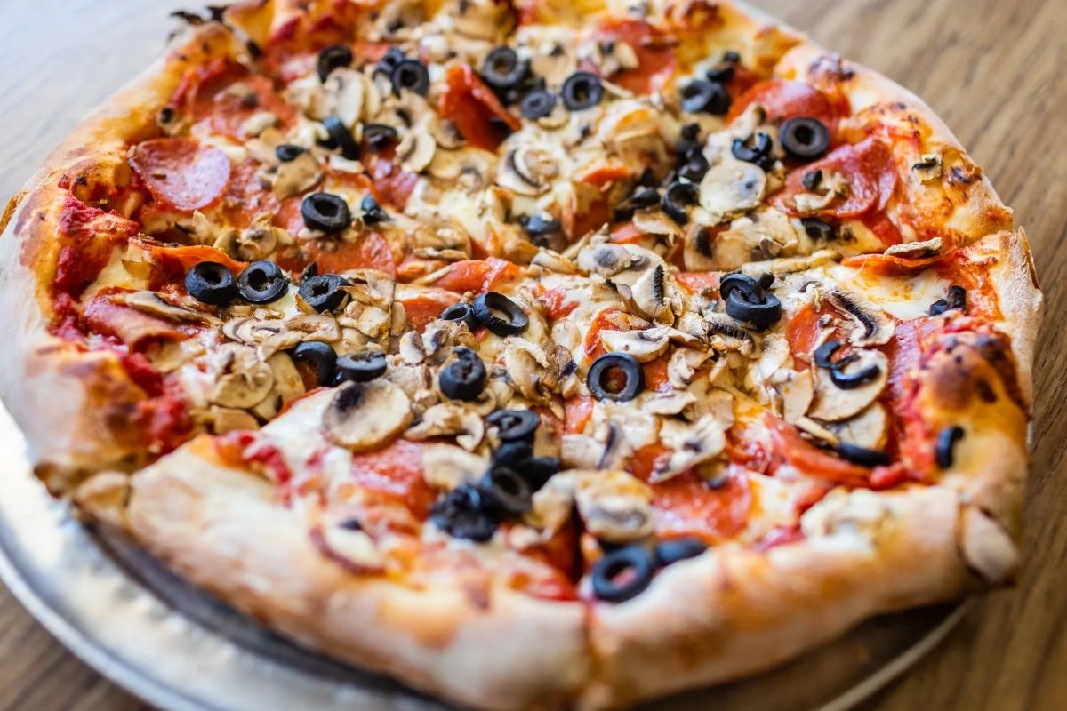 Did you know that our pizzas are cooked in well-seasoned brick-deck ovens? Share your favorite pizza topping combination with us! 🍕 #NapoliPizzeria #PizzaLovers #Foodie