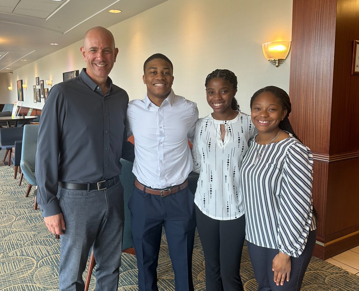 UMN Medical School (@umnmedschool) on Twitter photo Vice Dean for Research Peter Crawford had lunch with undergraduates from <a href="/TuskegeeUniv/">TUSKEGEE UNIVERSITY</a> participating in an immersion internship on our campus.
The students engage in clinical observation, work on faculty-sponsored projects and attend seminars from renowned leaders. Vice Dean for Research Peter Crawford had lunch with undergraduates from <a href="/TuskegeeUniv/">TUSKEGEE UNIVERSITY</a> participating in an immersion internship on our campus.
The students engage in clinical observation, work on faculty-sponsored projects and attend seminars from renowned leaders.